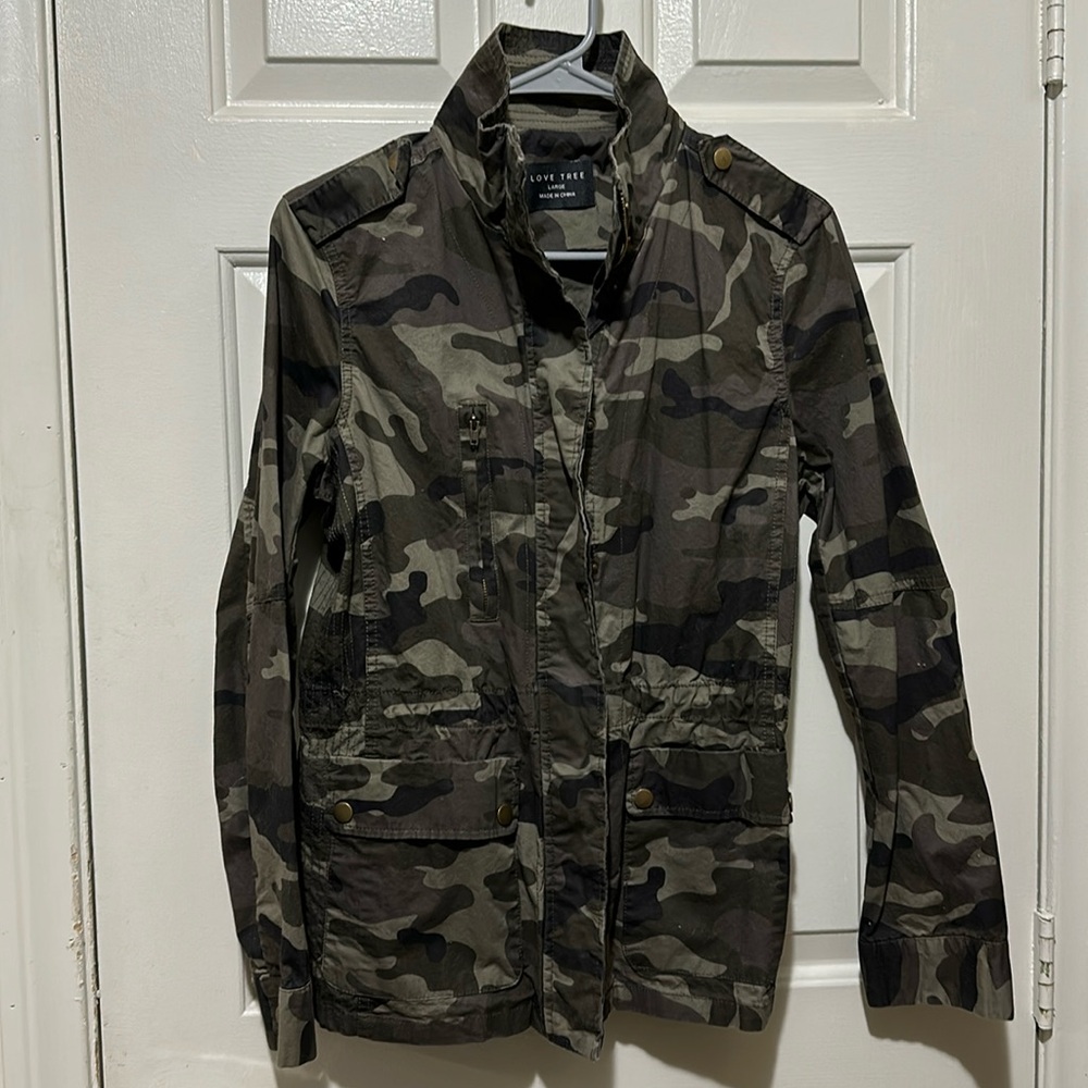 Dark green camouflage cinch-waist jacket, size L